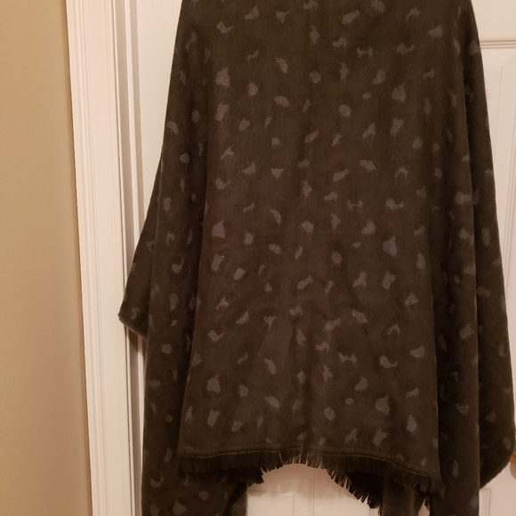 NWOT! Animal Print Wrap [super softie] - Picture 7 of 11